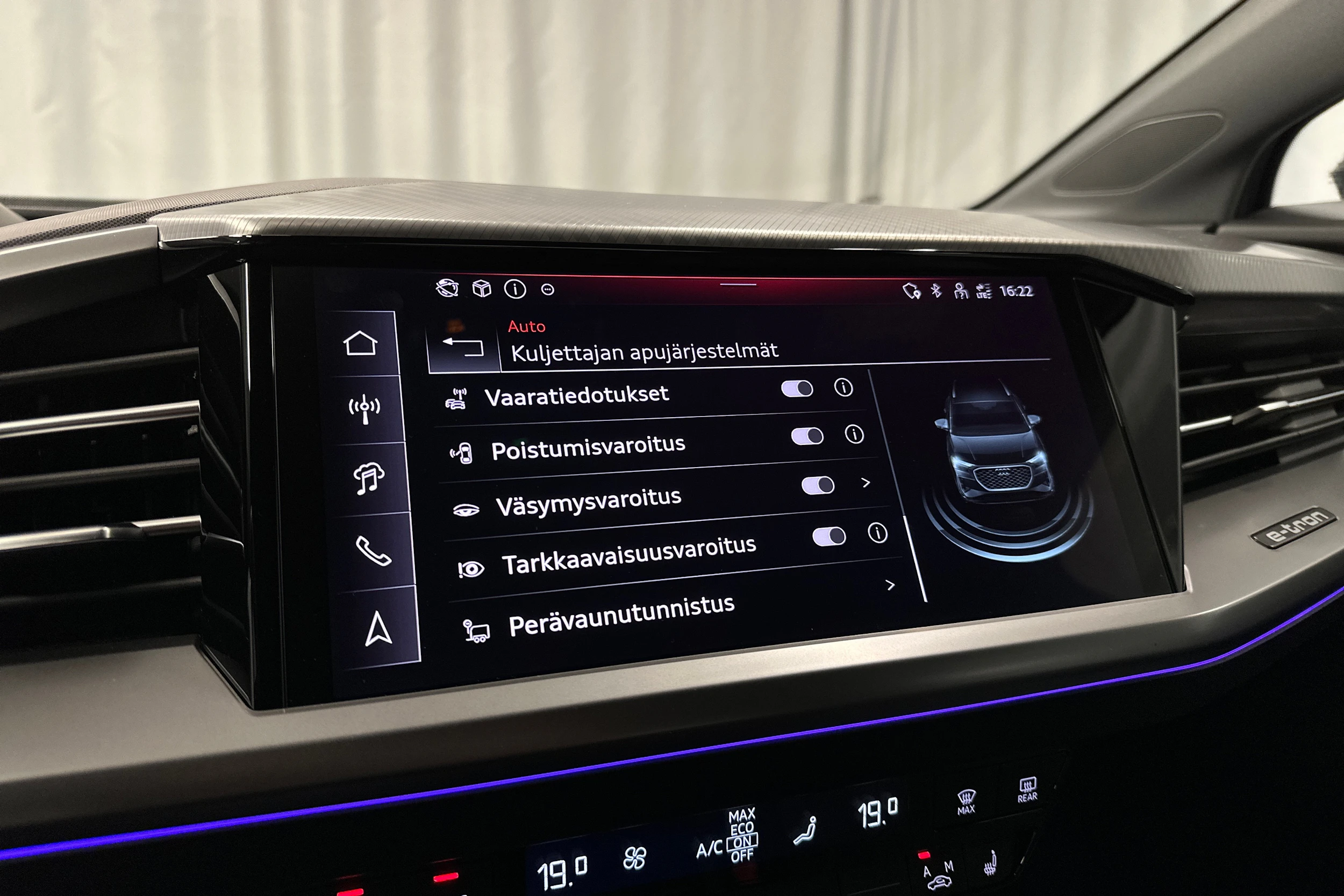 harmaa Audi Q4 e-tron 2026 kuva 22.