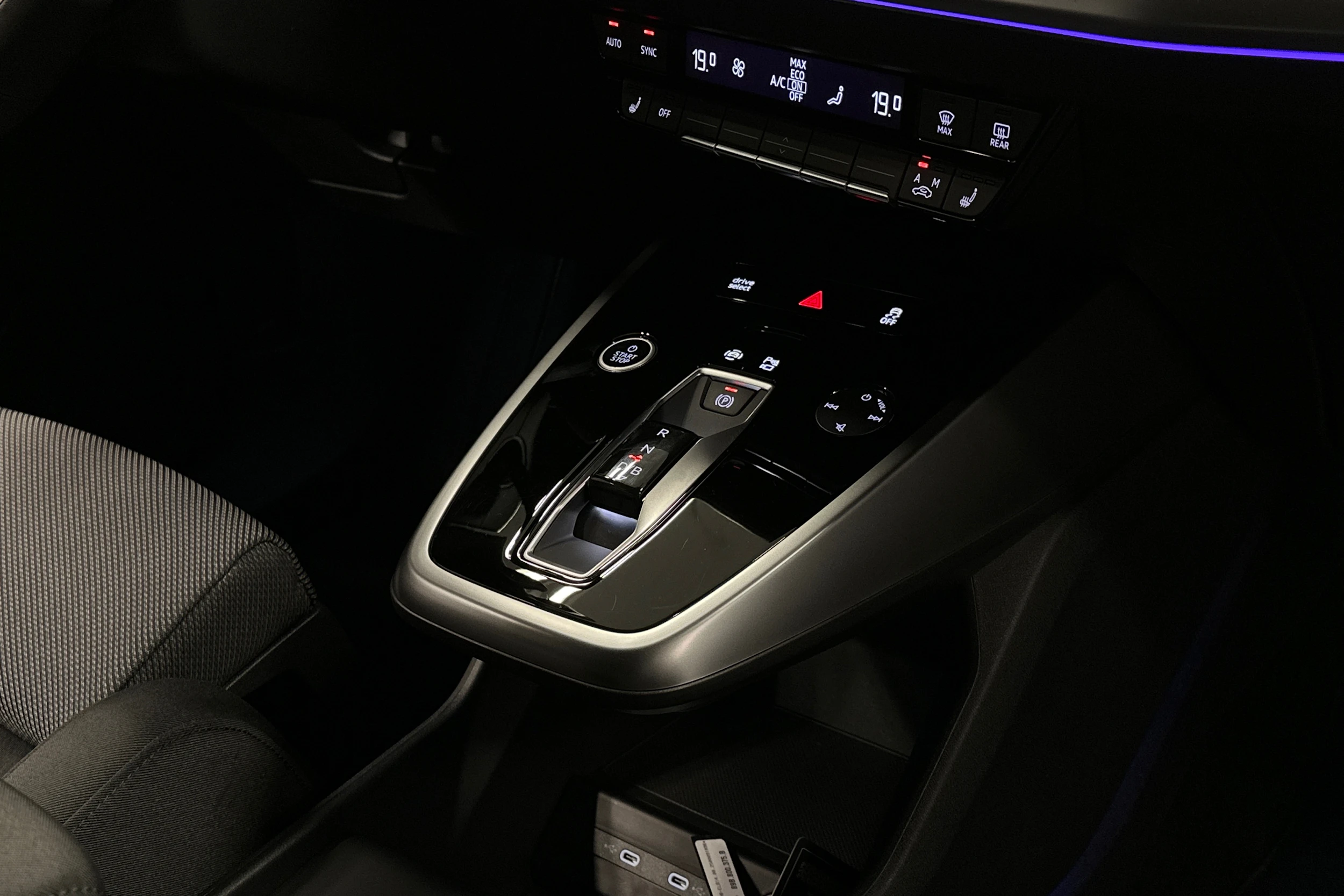 harmaa Audi Q4 e-tron 2026 kuva 24.