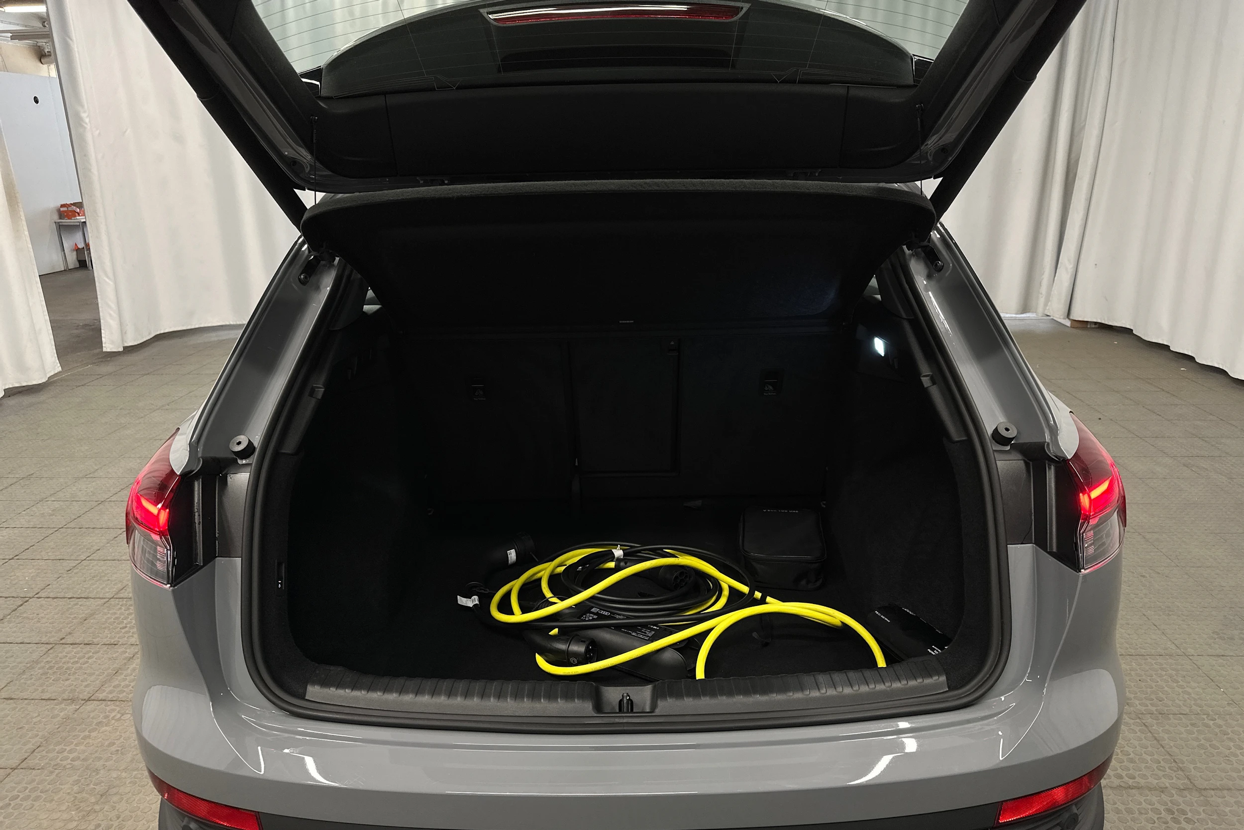 harmaa Audi Q4 e-tron 2026 kuva 29.