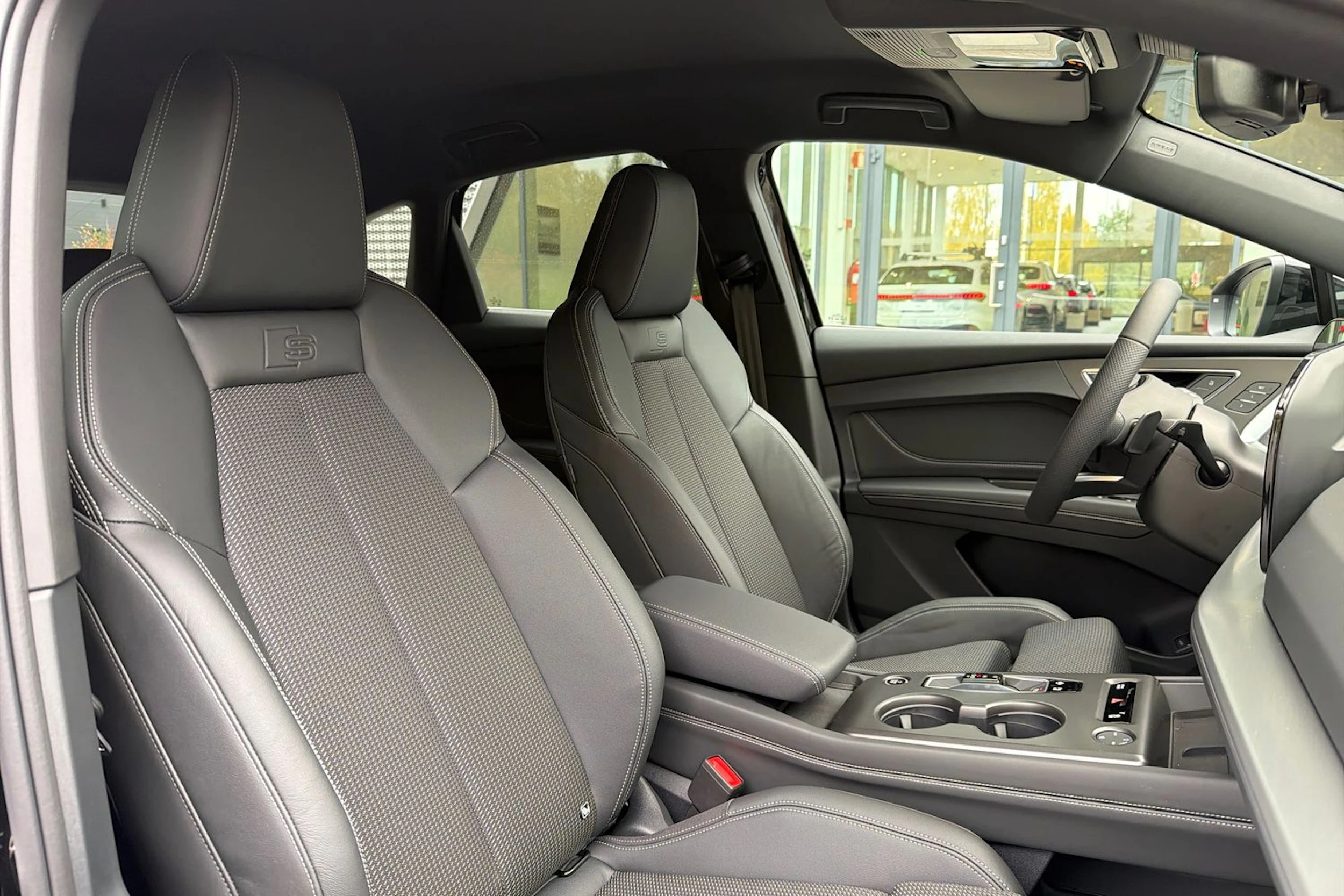 musta Audi Q4 e-tron 2026 kuva 14.