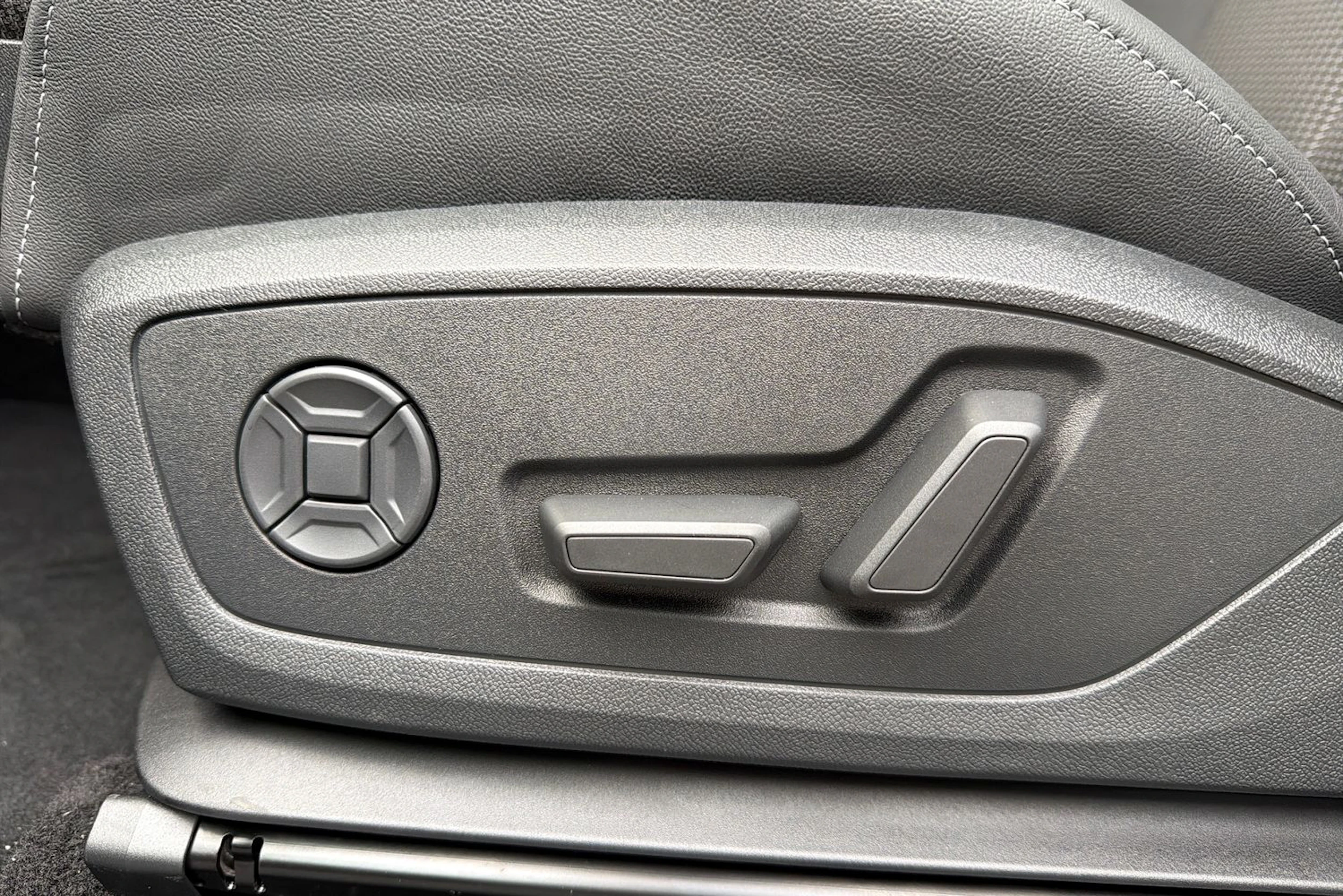 musta Audi Q4 e-tron 2026 kuva 15.