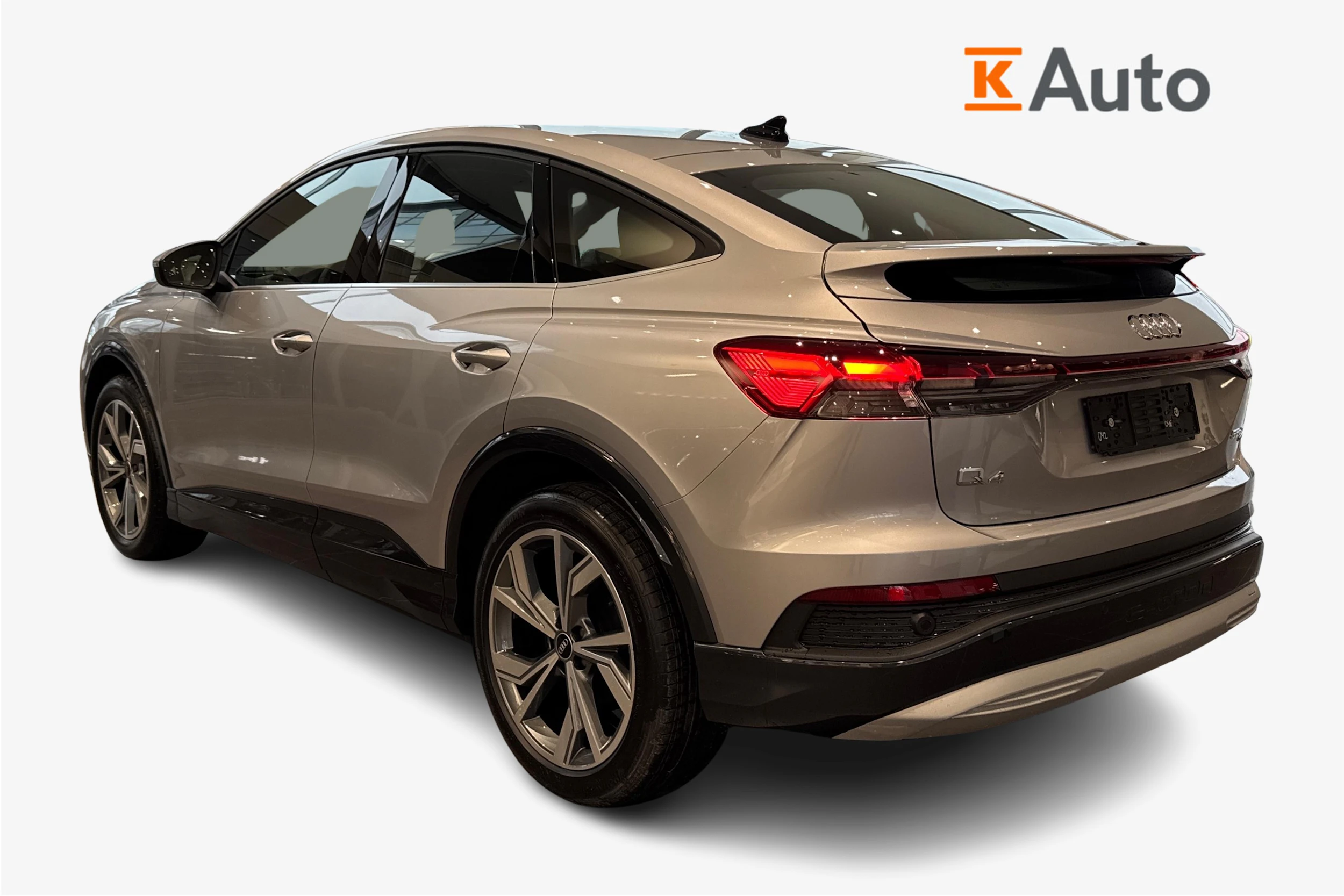 harmaa Audi Q4 e-tron 2026 kuva 2.