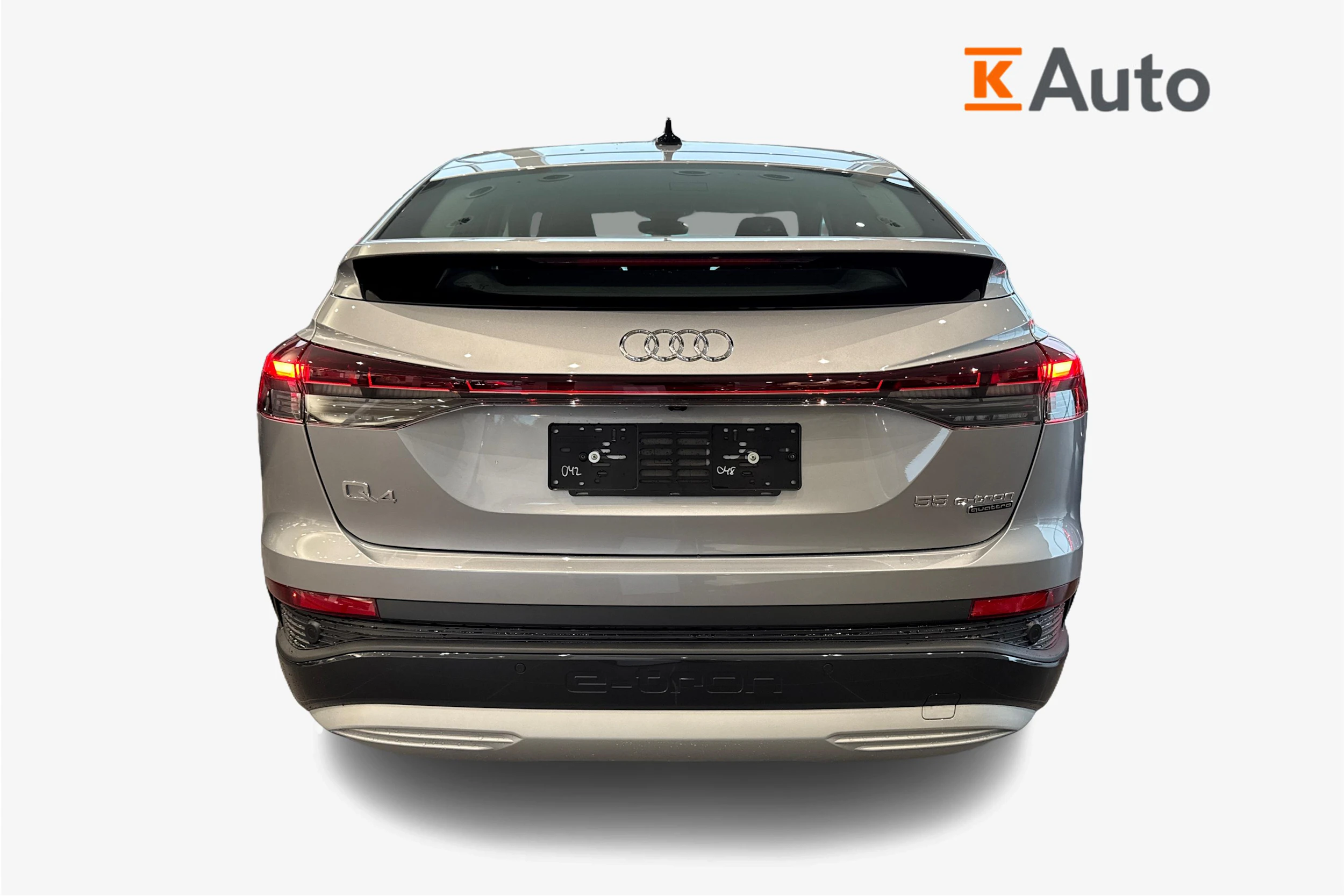 harmaa Audi Q4 e-tron 2026 kuva 3.