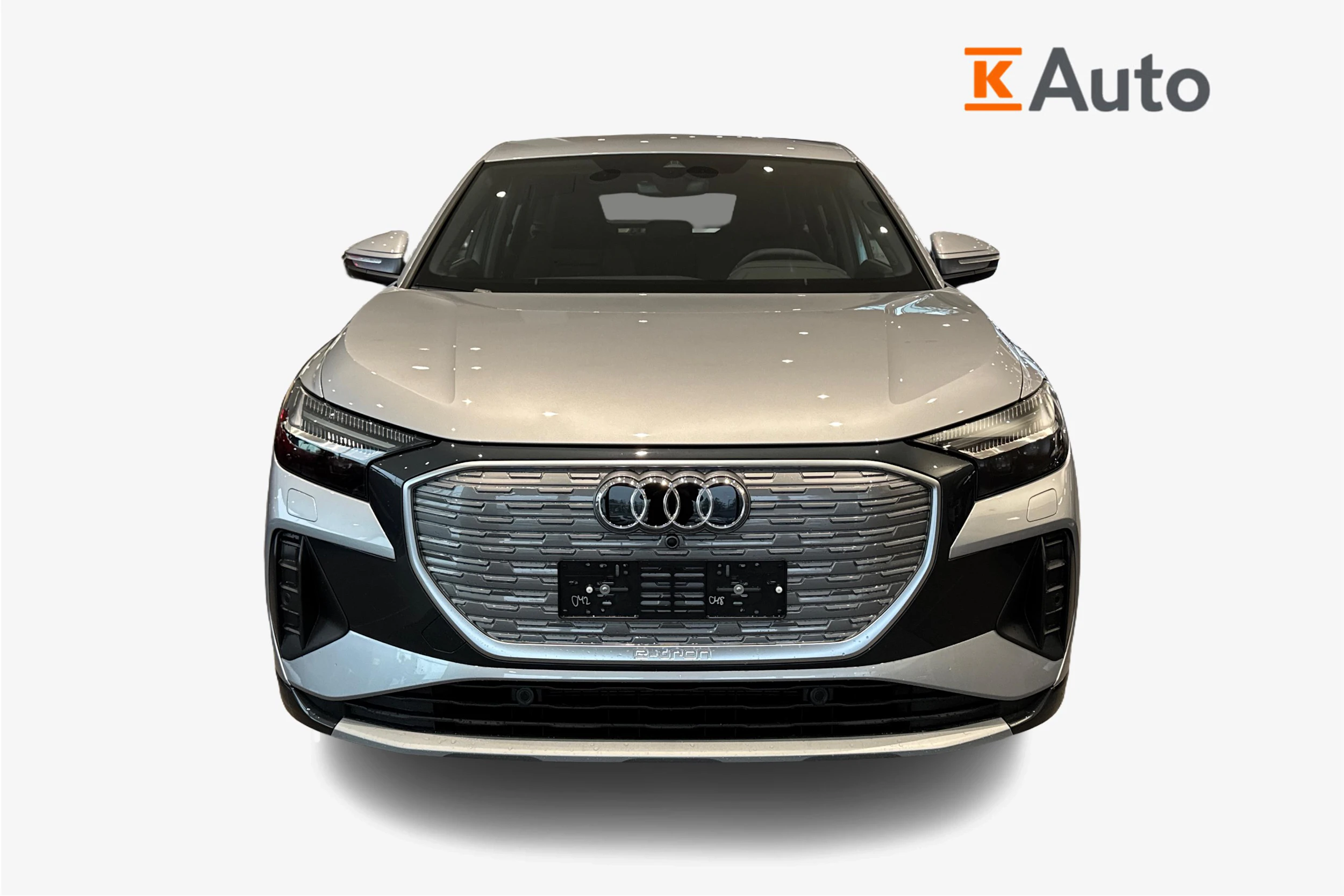harmaa Audi Q4 e-tron 2026 kuva 4.