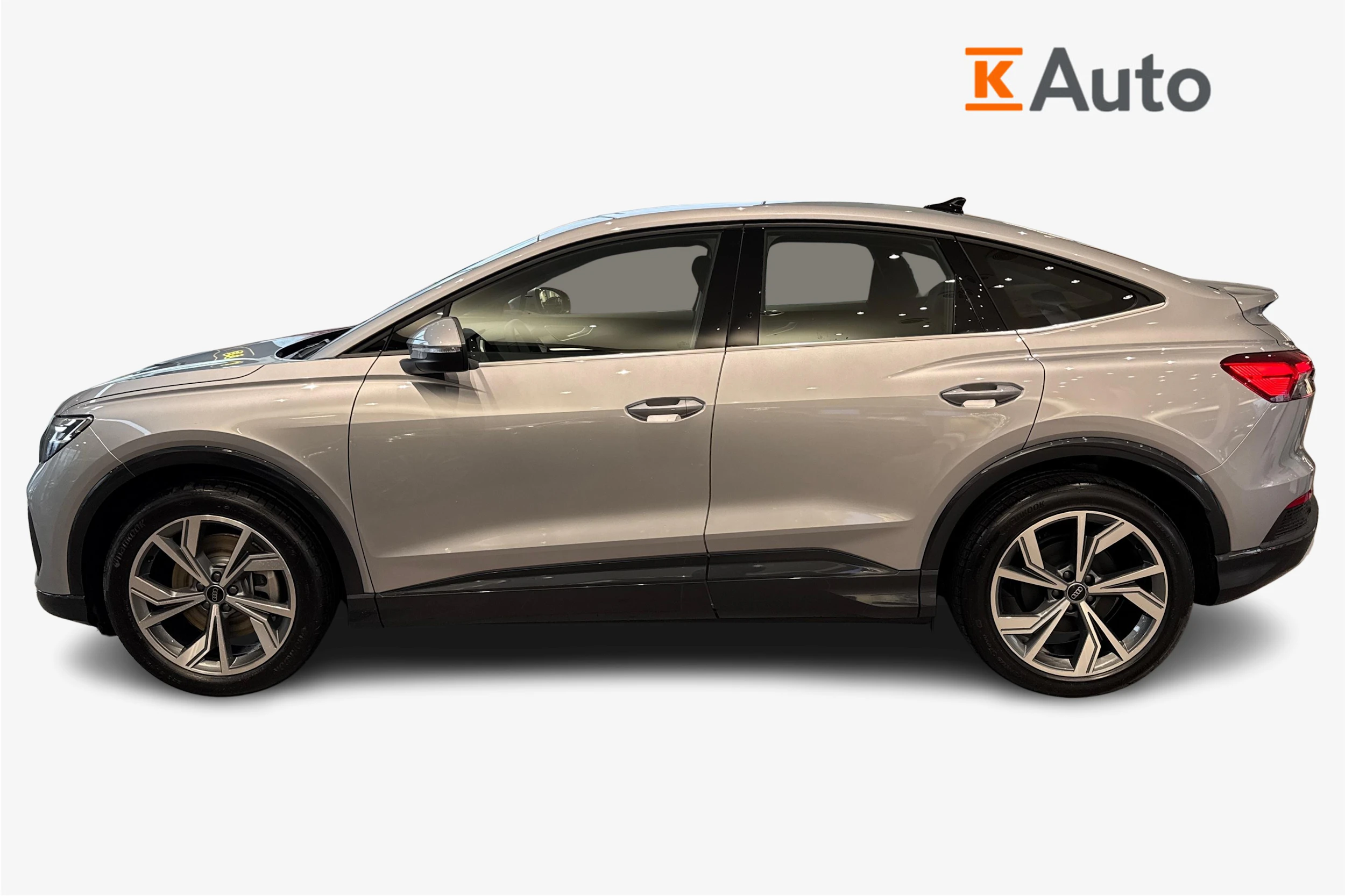 harmaa Audi Q4 e-tron 2026 kuva 5.