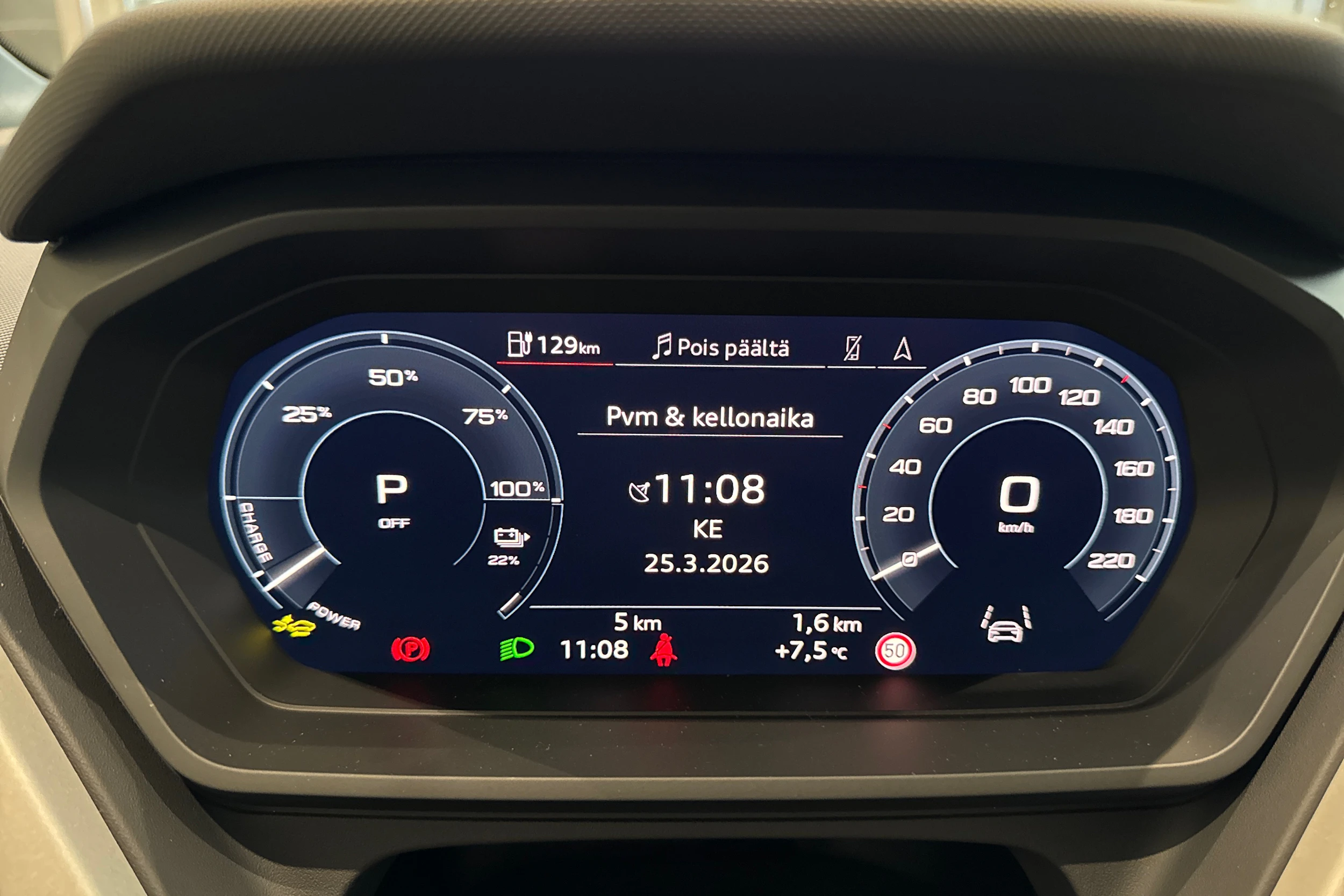 harmaa Audi Q4 e-tron 2026 kuva 11.