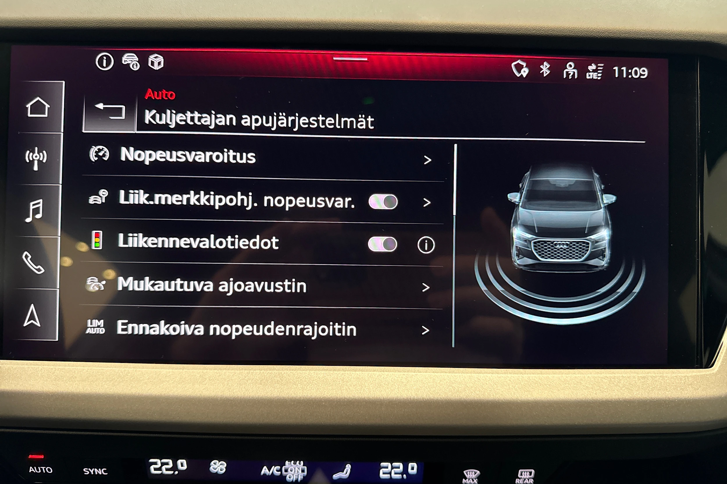 harmaa Audi Q4 e-tron 2026 kuva 13.