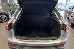 harmaa Audi Q4 e-tron 2026 kuva 14.