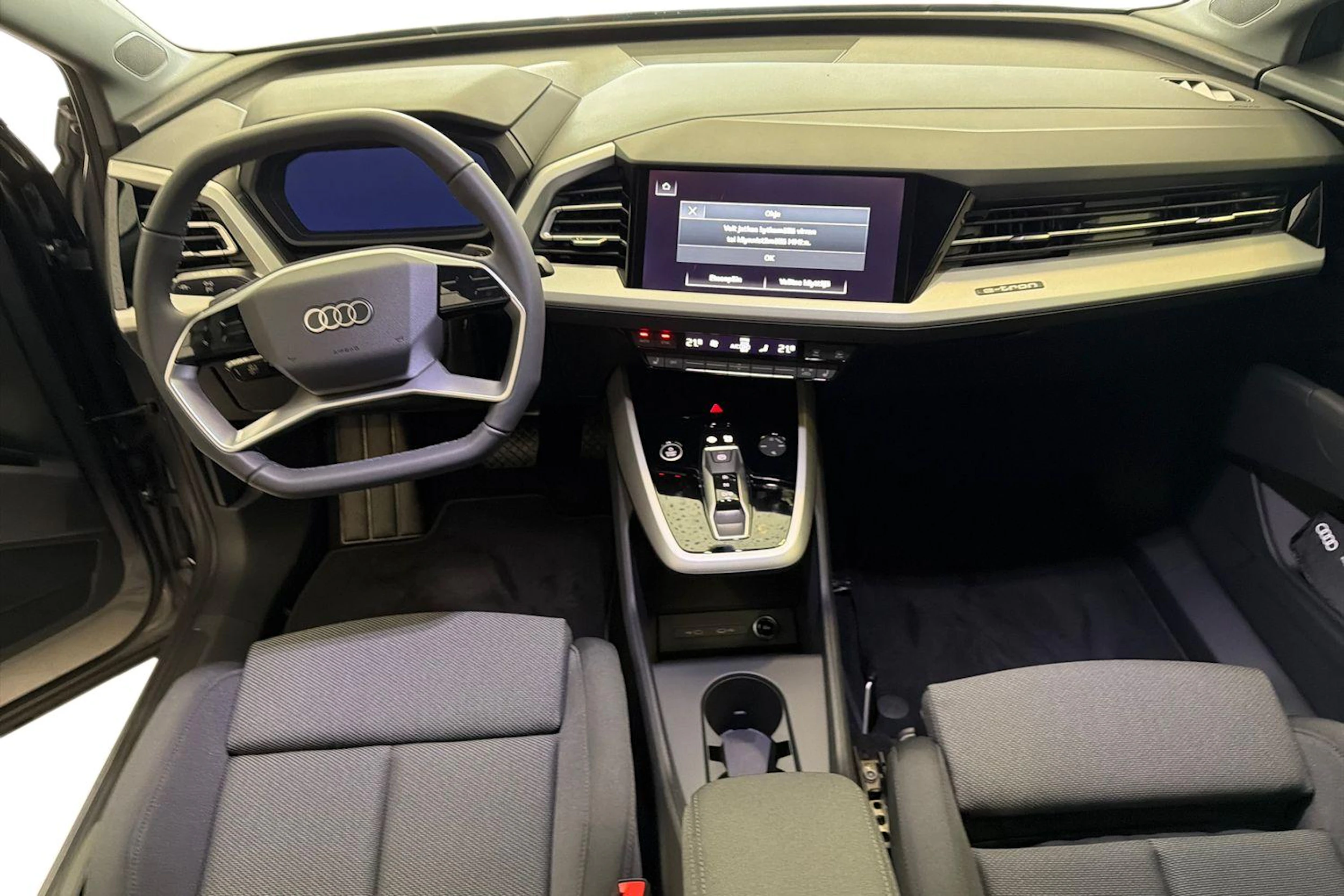 harmaa Audi Q4 e-tron 2026 kuva 7.