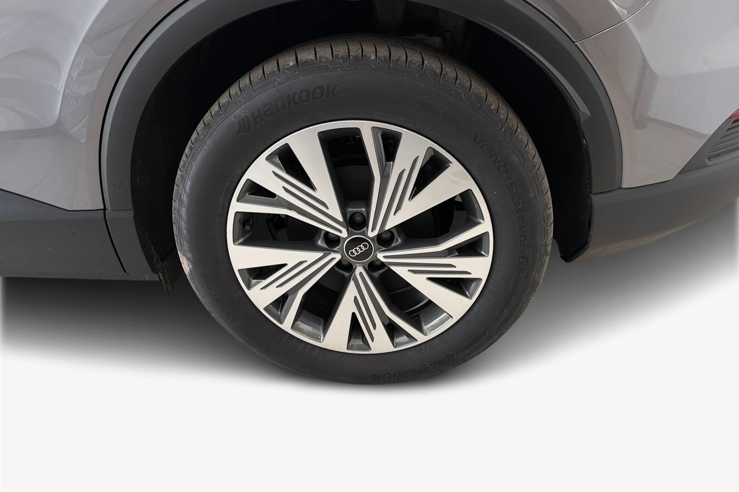 harmaa Audi Q4 e-tron 2026 kuva 9.