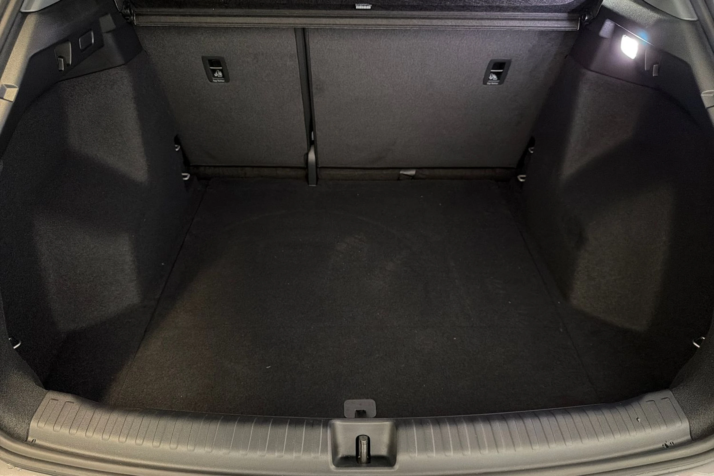 harmaa Audi Q4 e-tron 2026 kuva 13.