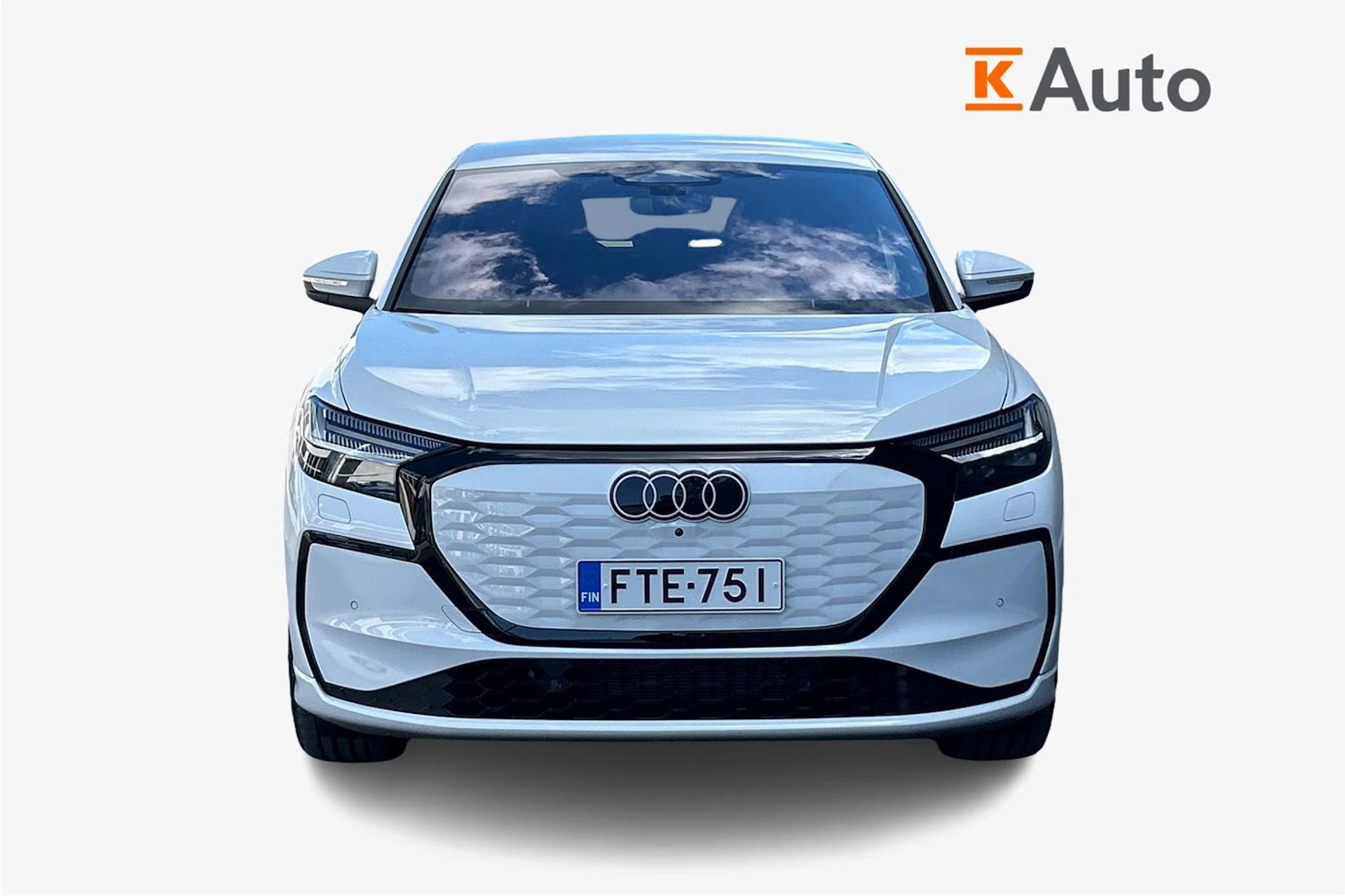 valkoinen Audi Q4 e-tron 2026 kuva 4.