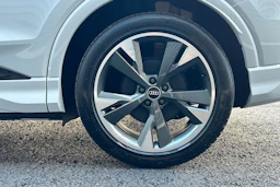 valkoinen Audi Q4 e-tron 2026 kuva 10.