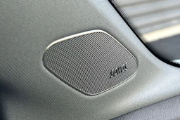 valkoinen Audi Q4 e-tron 2026 kuva 14.