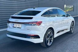 valkoinen Audi Q4 e-tron 2026 kuva 16.