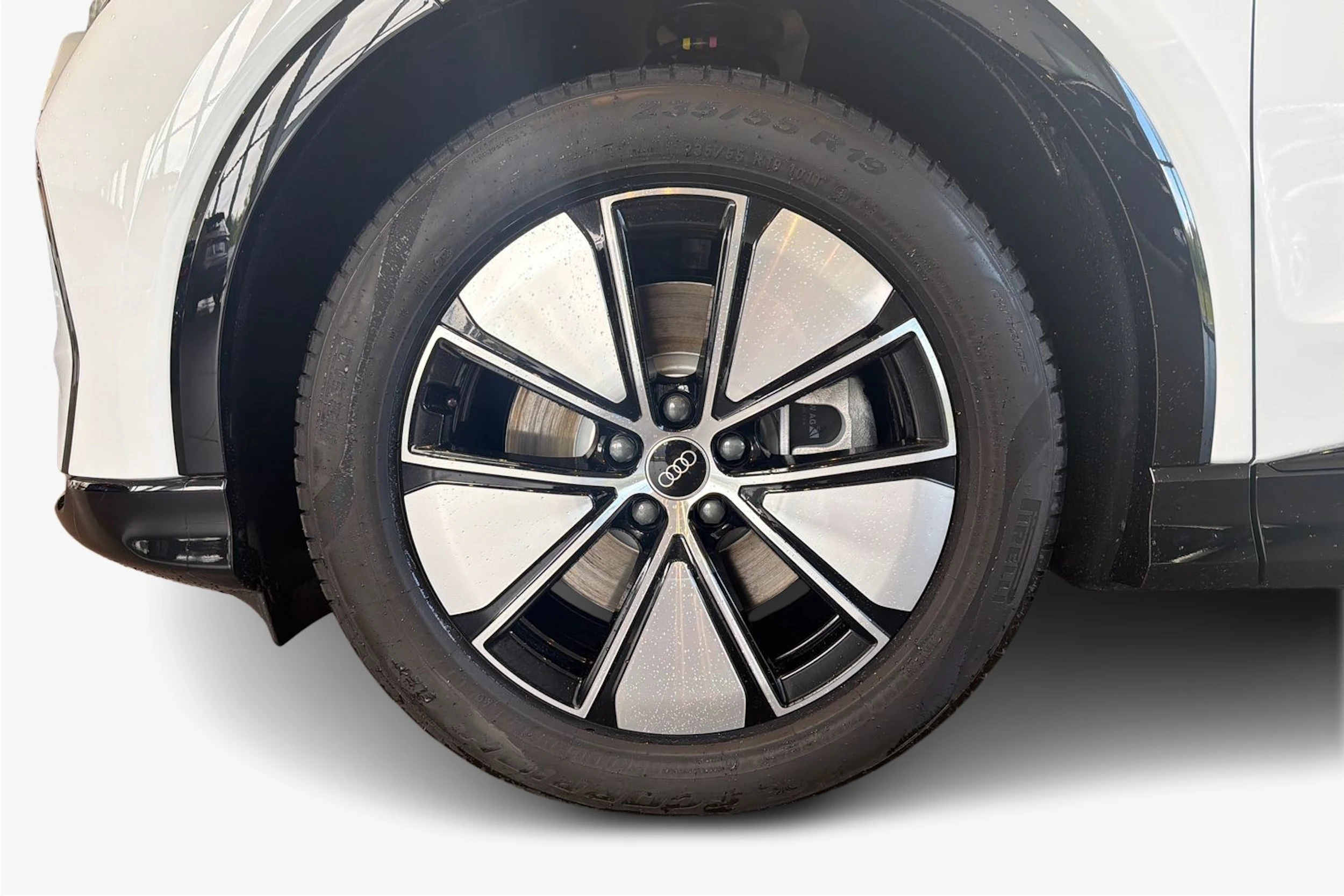 met. valkoinen Audi Q4 e-tron 2027 kuva 9.