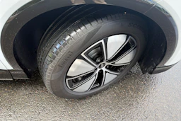 met. valkoinen Audi Q4 e-tron 2027 kuva 10.