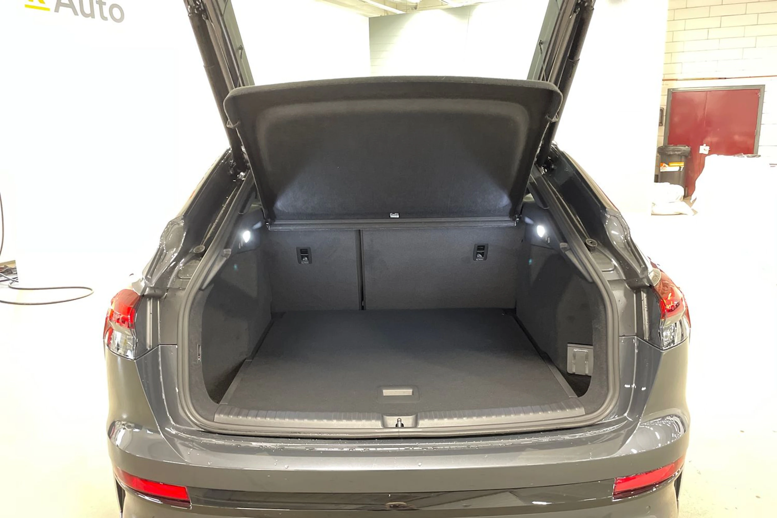 harmaa Audi Q4 e-tron 2027 kuva 11.