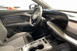 harmaa Audi Q4 e-tron 2027 kuva 15.