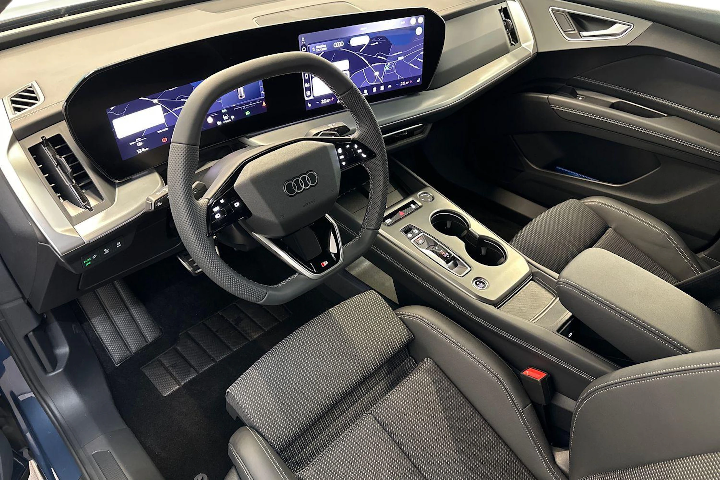 plasma sininen Audi Q4 e-tron 2026 kuva 6.