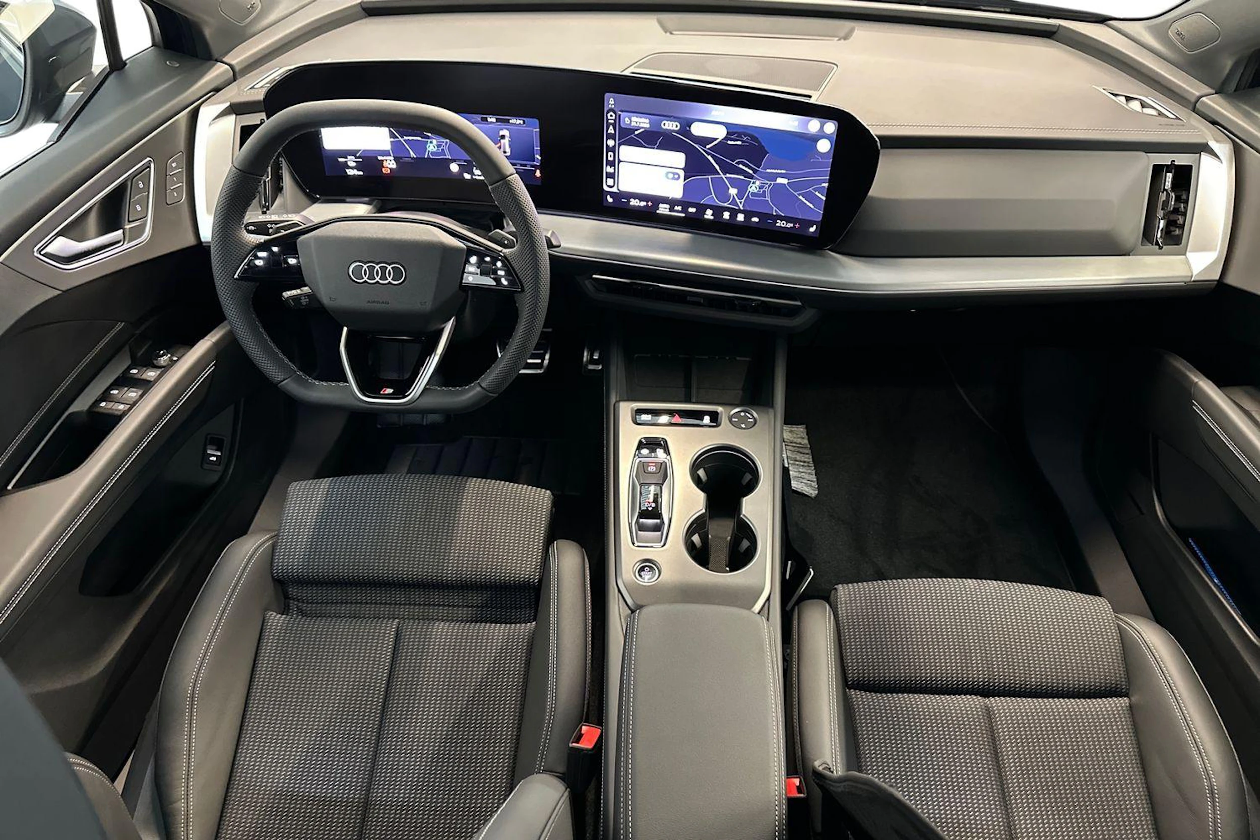 plasma sininen Audi Q4 e-tron 2026 kuva 7.