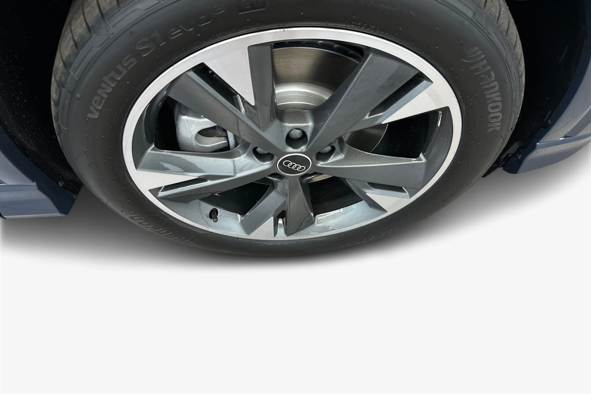 plasma sininen Audi Q4 e-tron 2026 kuva 9.