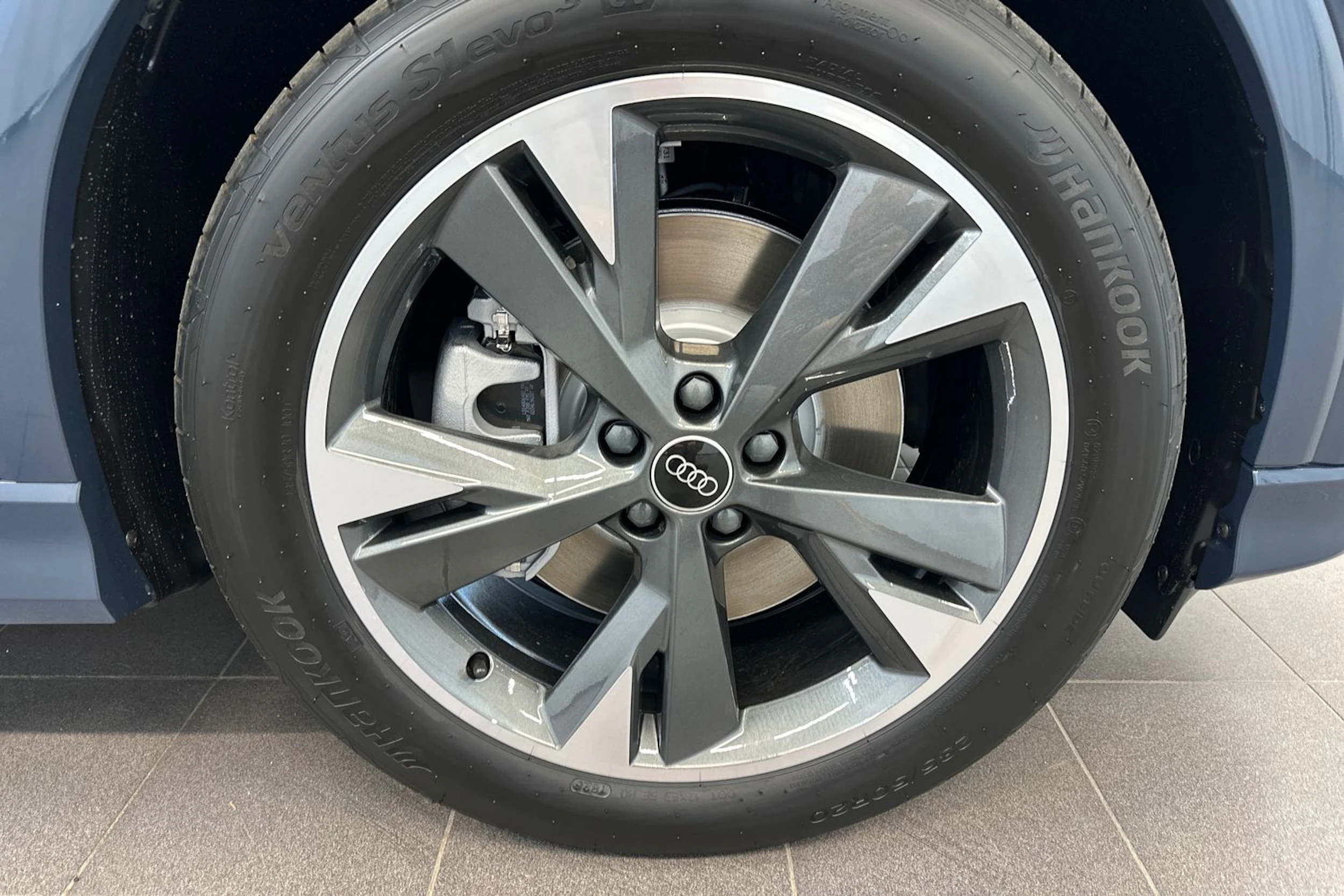plasma sininen Audi Q4 e-tron 2026 kuva 10.