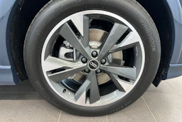 plasma sininen Audi Q4 e-tron 2026 kuva 10.