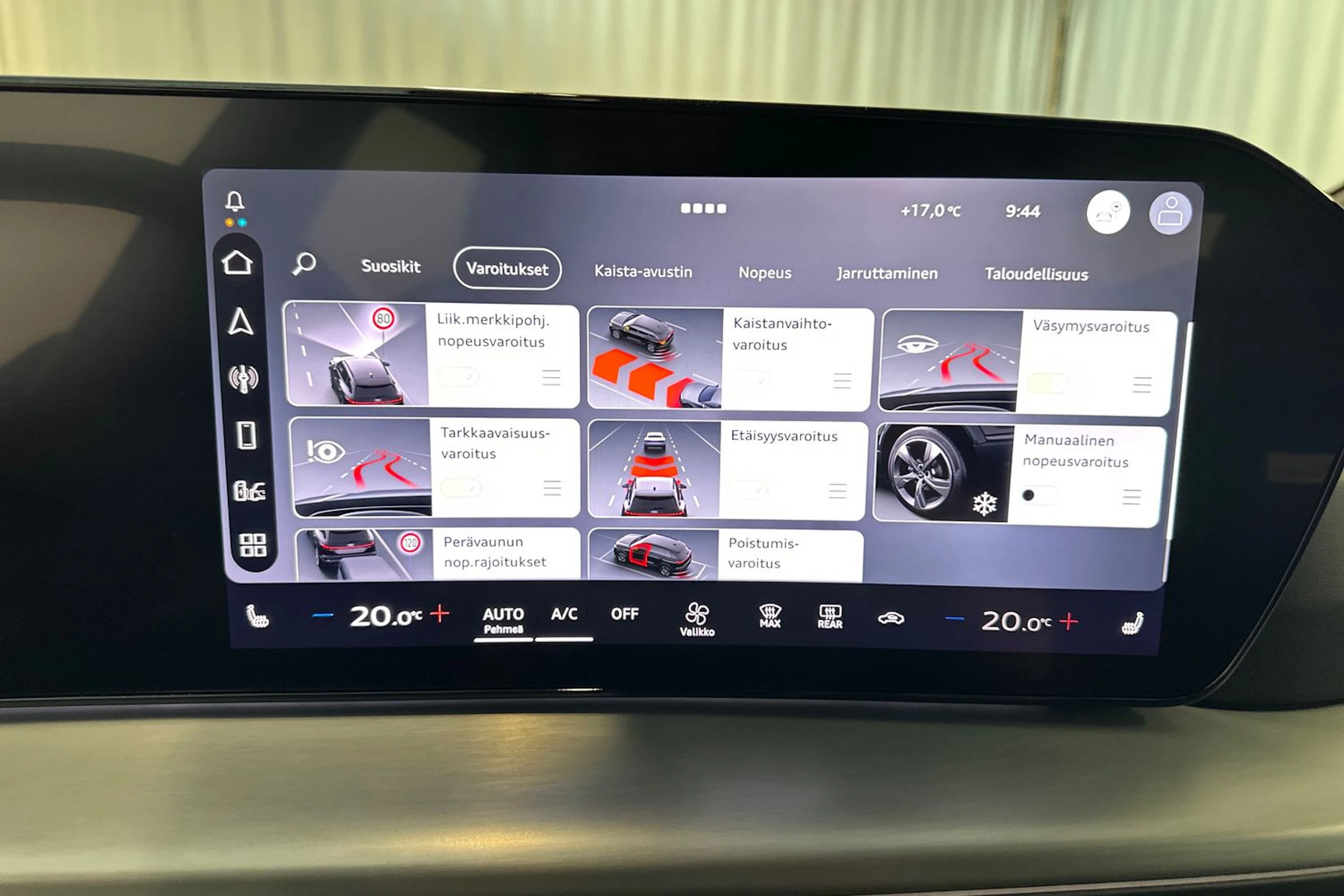 plasma sininen Audi Q4 e-tron 2026 kuva 15.