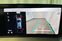 plasma sininen Audi Q4 e-tron 2026 kuva 17.