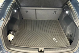 plasma sininen Audi Q4 e-tron 2026 kuva 18.