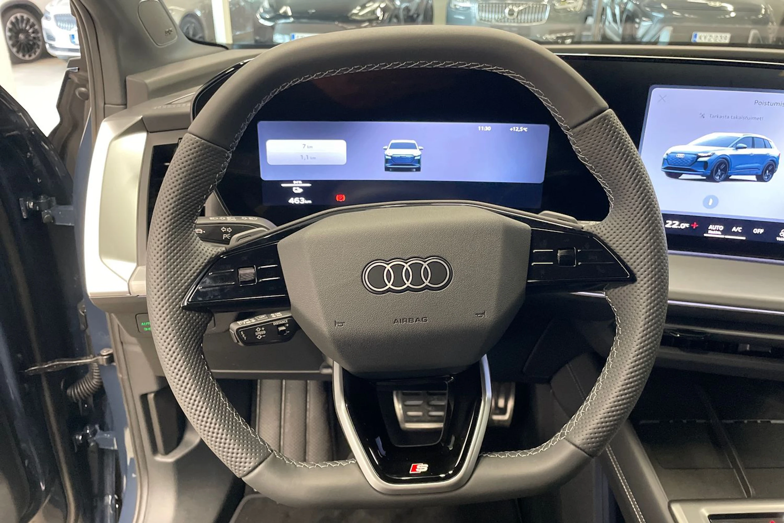 sininen Audi Q4 e-tron 2027 kuva 11.