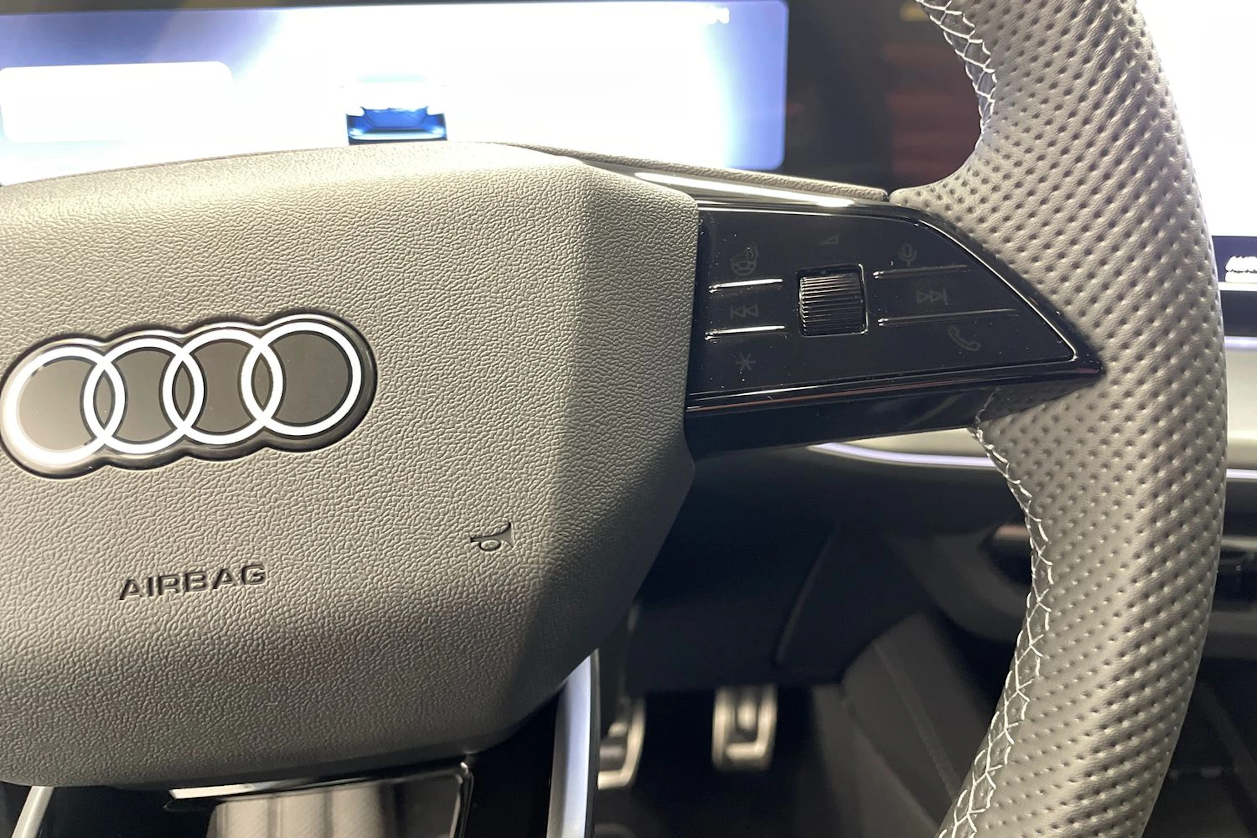 sininen Audi Q4 e-tron 2027 kuva 12.