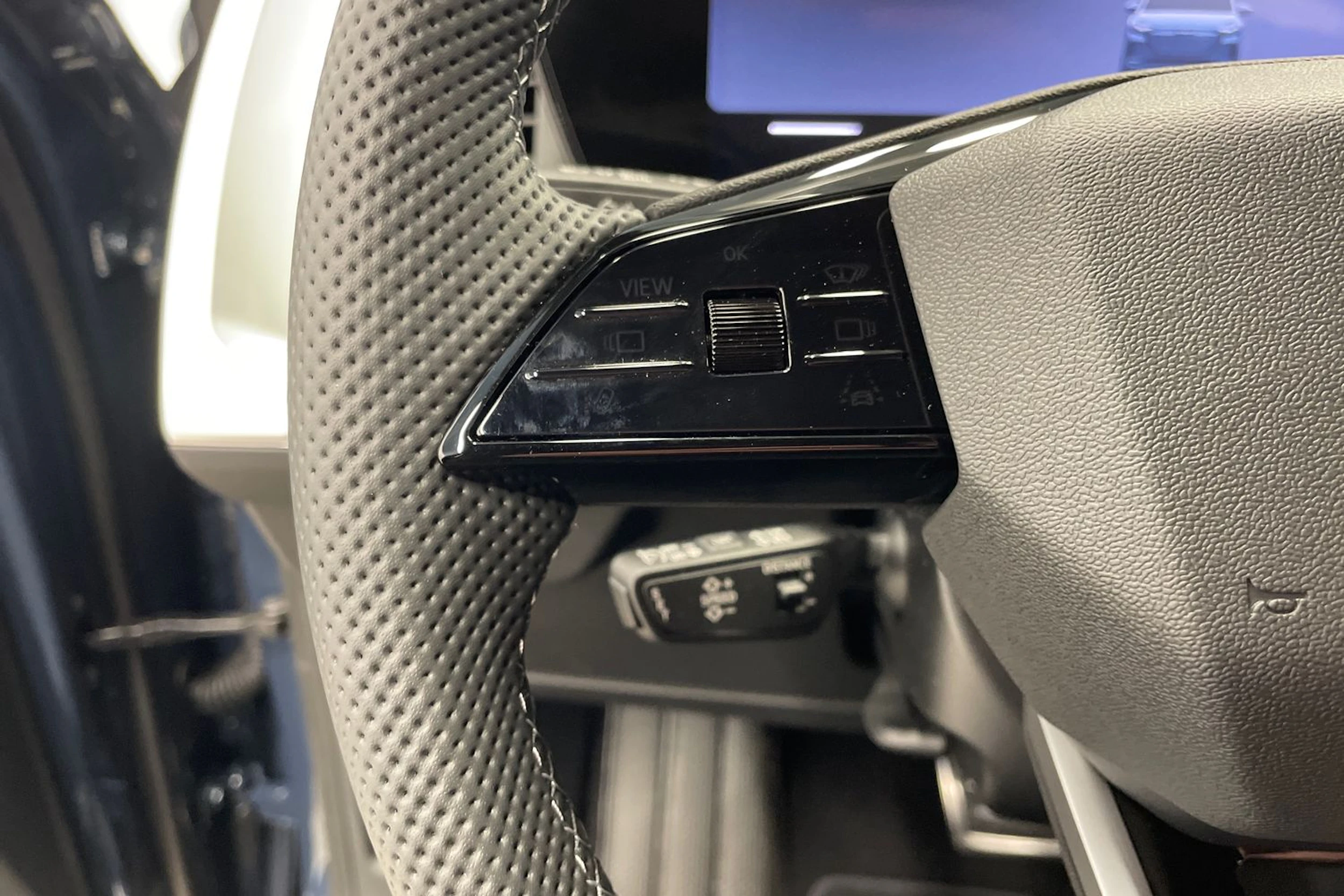 sininen Audi Q4 e-tron 2027 kuva 13.