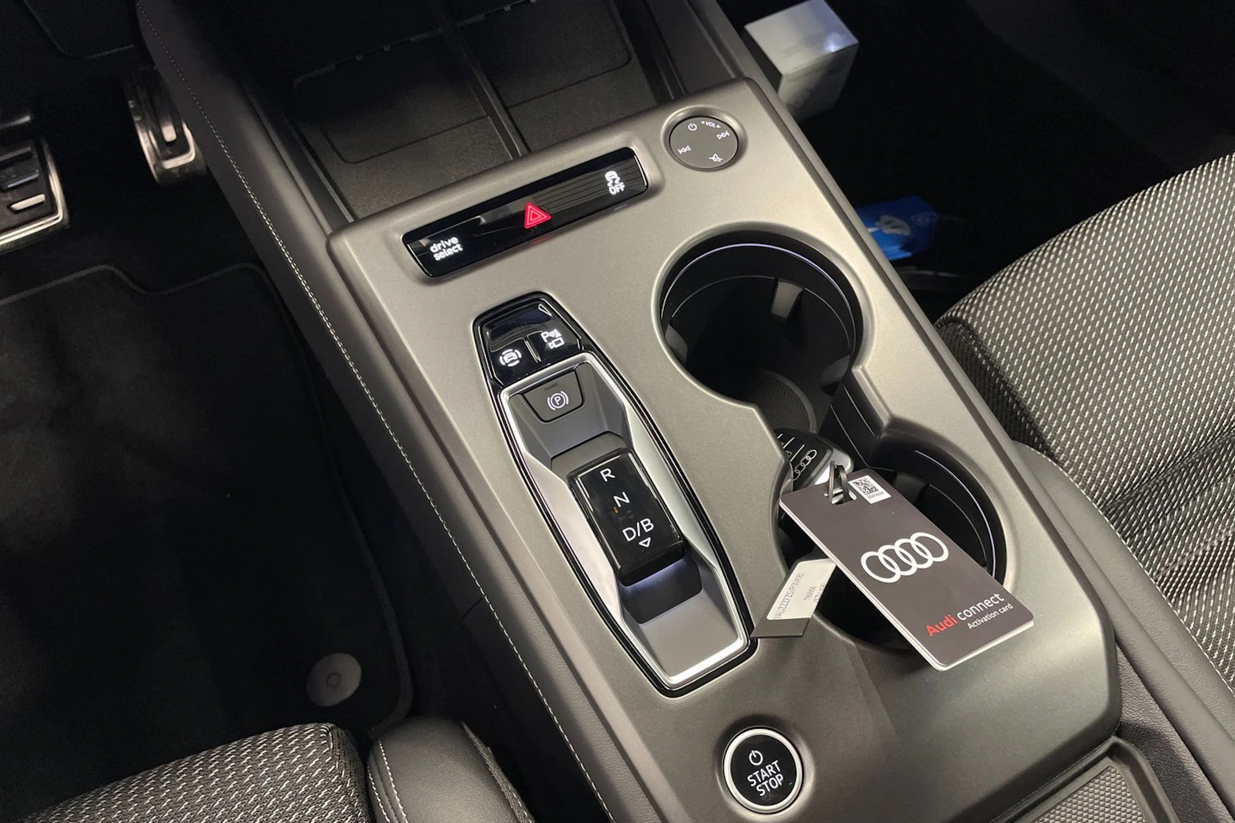 sininen Audi Q4 e-tron 2027 kuva 14.