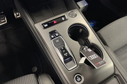 sininen Audi Q4 e-tron 2027 kuva 14.