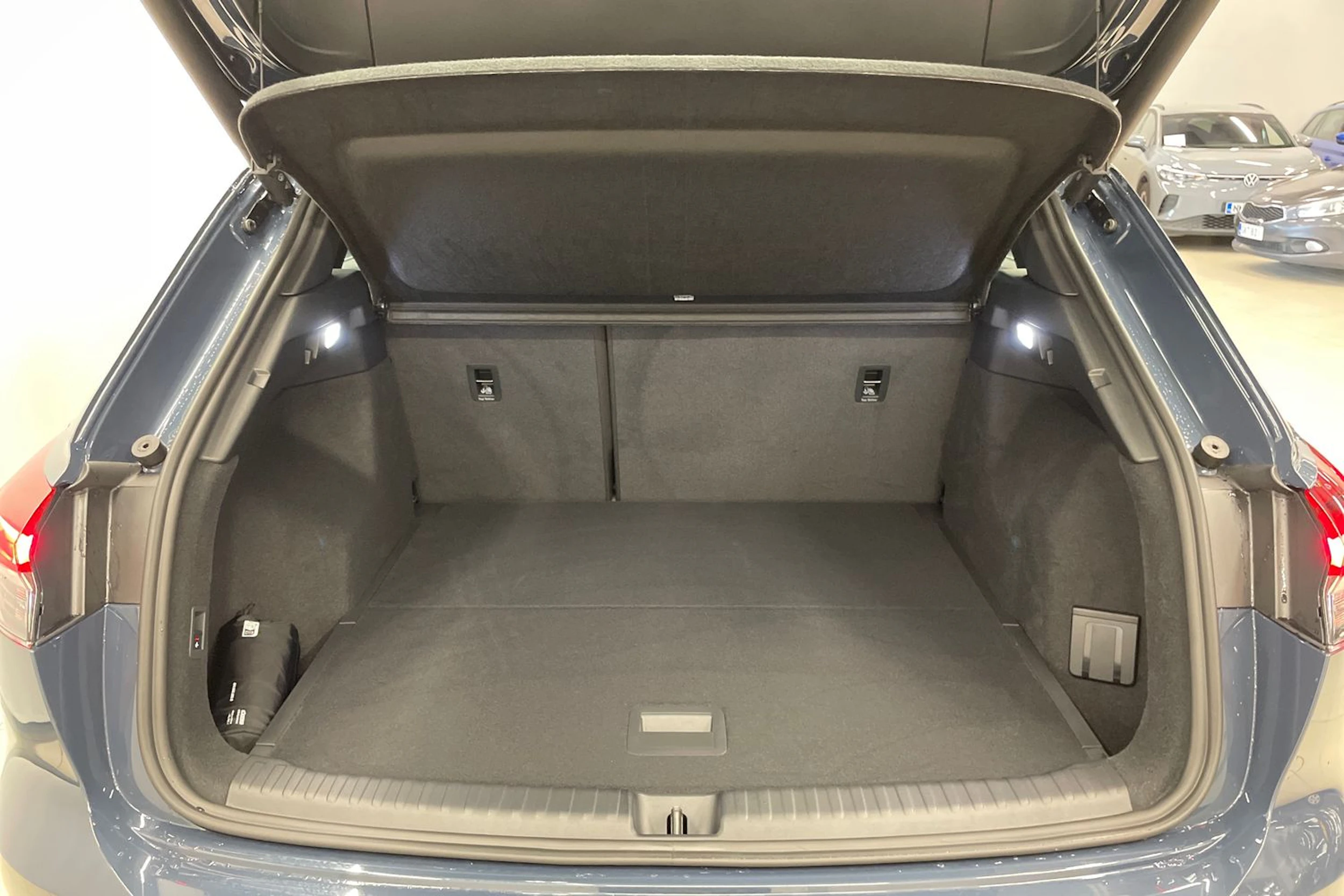 sininen Audi Q4 e-tron 2027 kuva 18.
