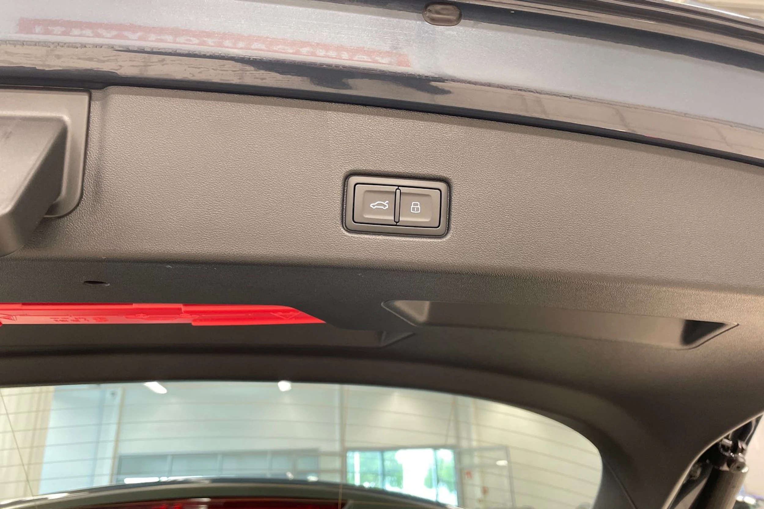 sininen Audi Q4 e-tron 2027 kuva 19.
