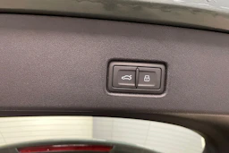 vihreä Audi Q4 e-tron 2026 kuva 12.