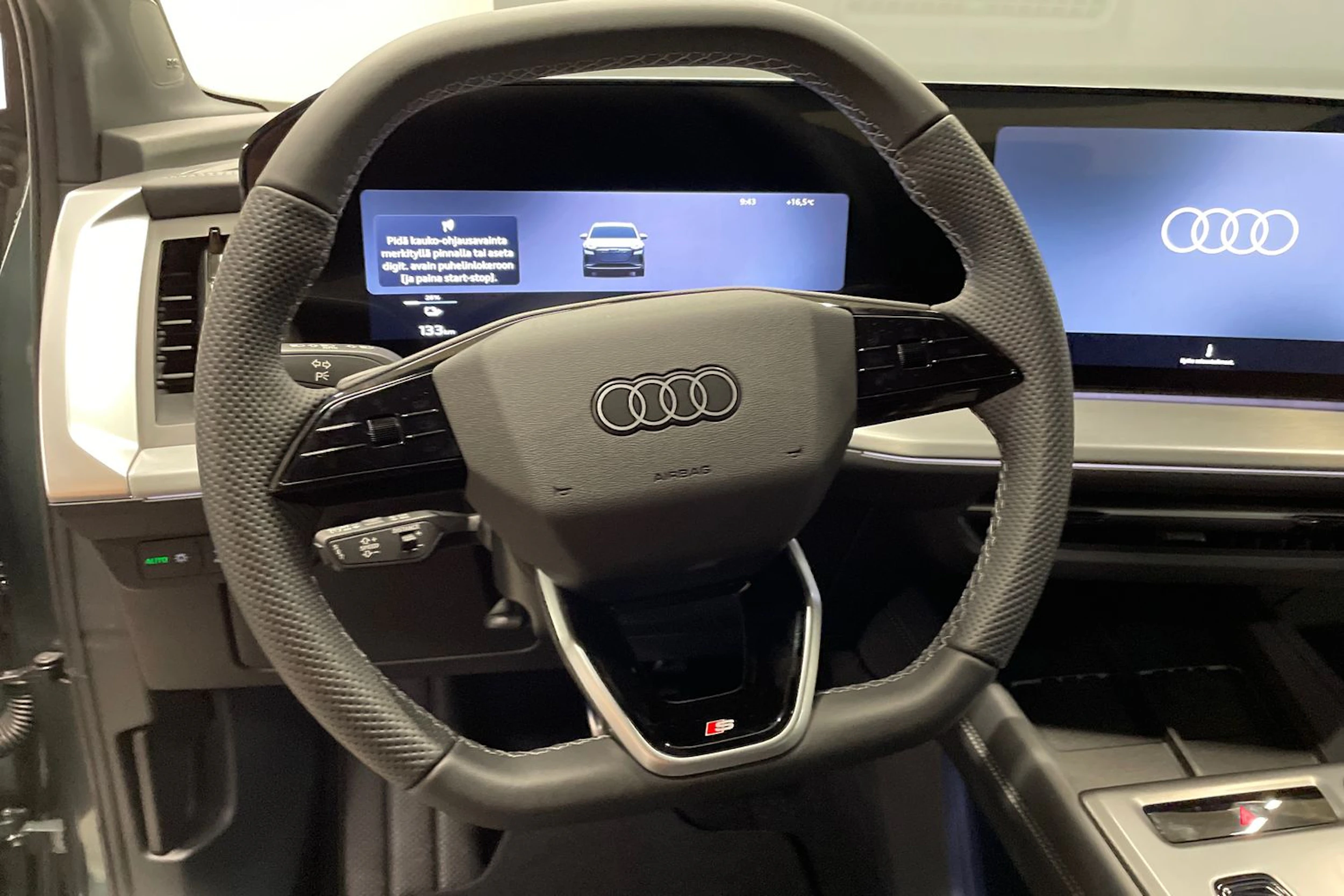 vihreä Audi Q4 e-tron 2026 kuva 13.