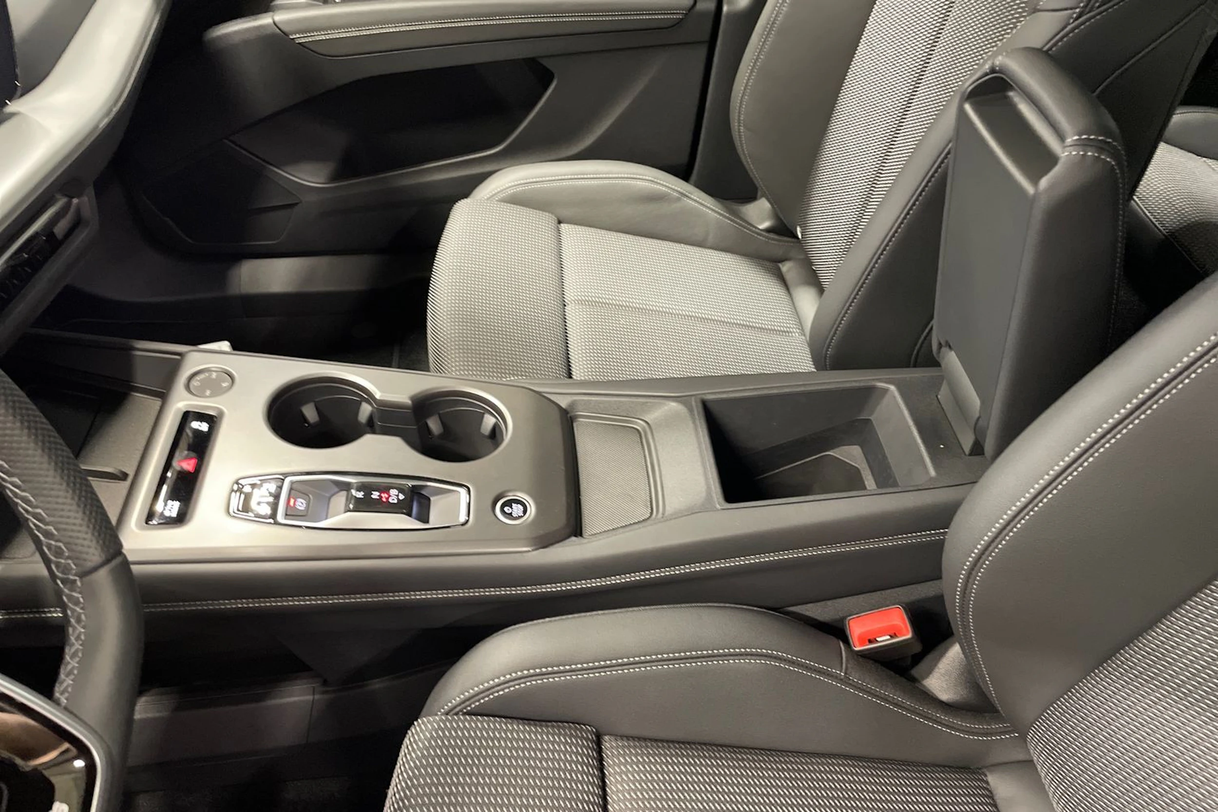 vihreä Audi Q4 e-tron 2026 kuva 15.