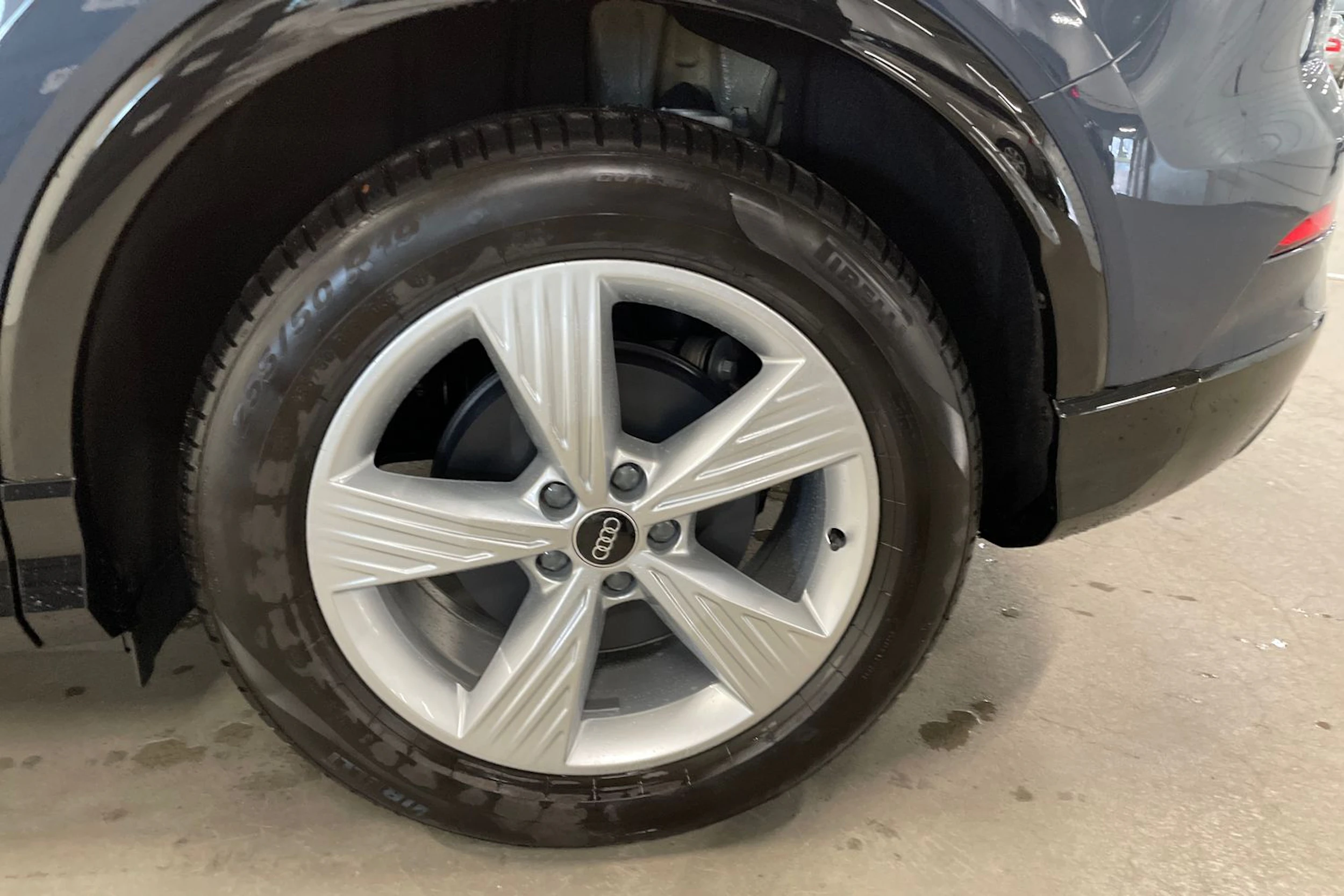 Sininen Audi Q4 e-tron 2027 kuva 10.