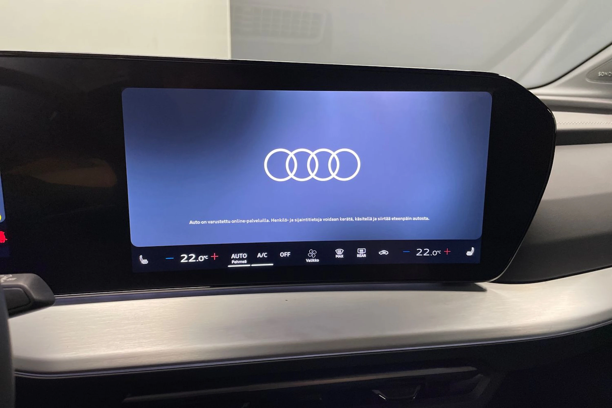 Sininen Audi Q4 e-tron 2027 kuva 14.