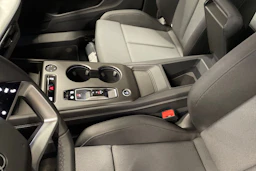 Sininen Audi Q4 e-tron 2027 kuva 15.