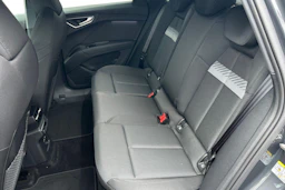 harmaa Audi Q4 e-tron 2026 kuva 8.
