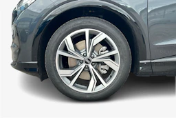 harmaa Audi Q4 e-tron 2026 kuva 9.