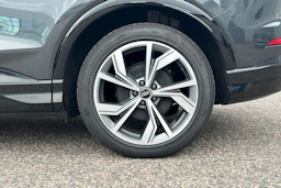 harmaa Audi Q4 e-tron 2026 kuva 10.