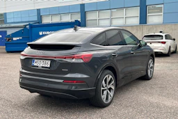 harmaa Audi Q4 e-tron 2026 kuva 12.
