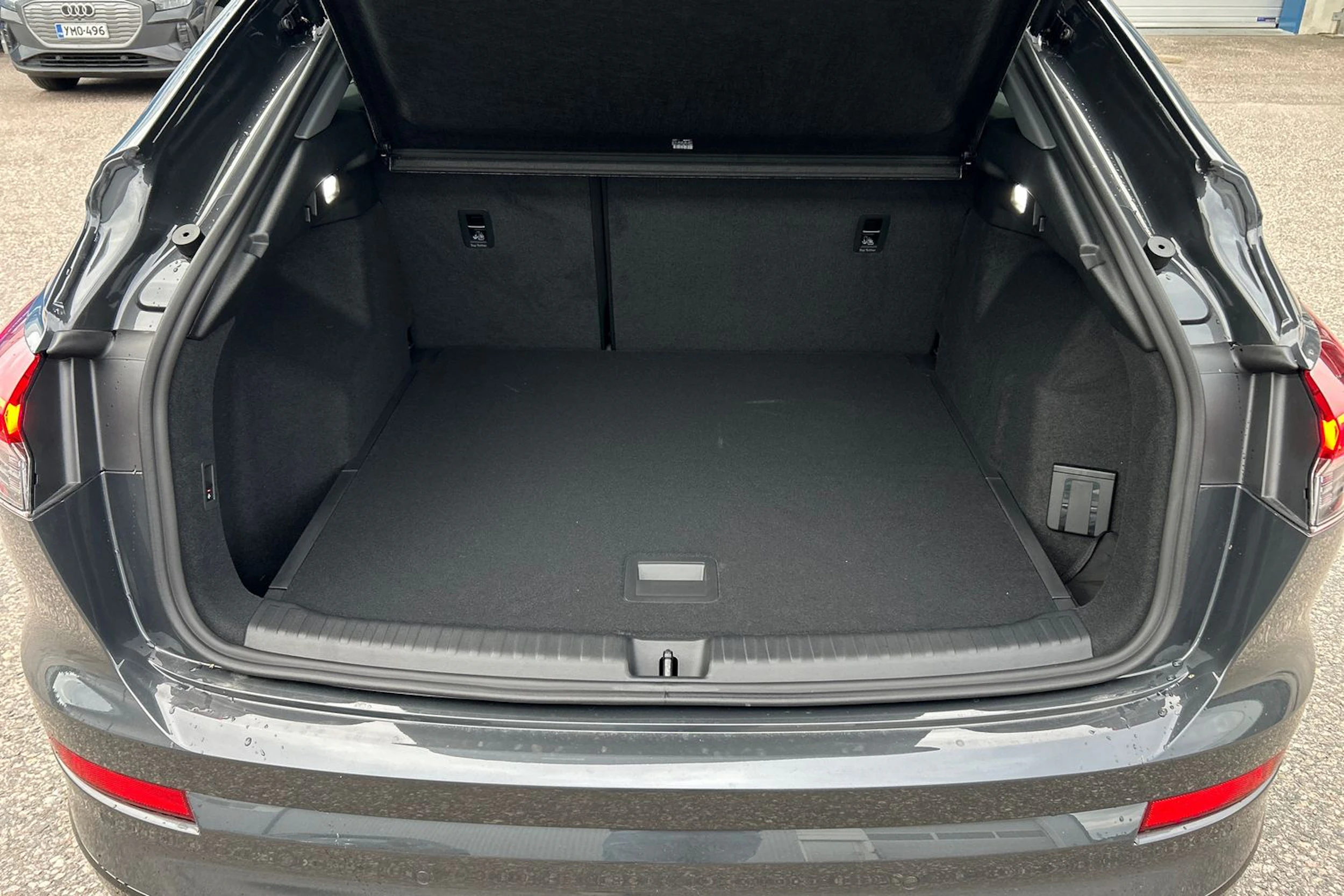 harmaa Audi Q4 e-tron 2026 kuva 13.
