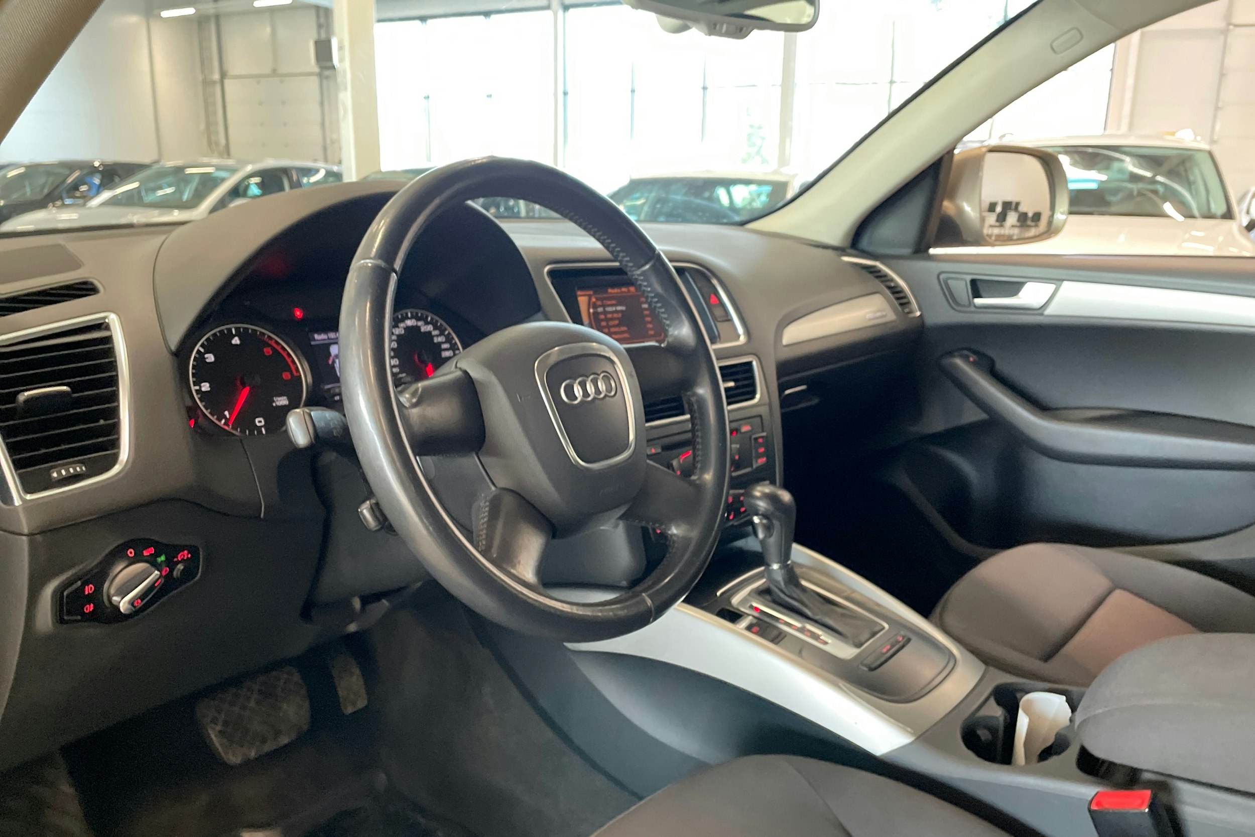 ruskea (beige) Audi Q5 2009 kuva 6.